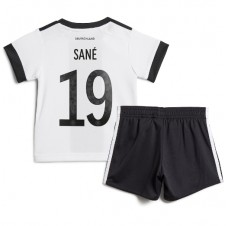 Tyskland Leroy Sane #19 Hjemmedraktsett Barn VM 2022 Kortermet (+ korte bukser)